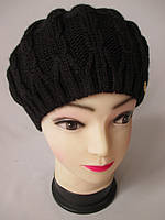 Однотонний в'язаний берет для жінок