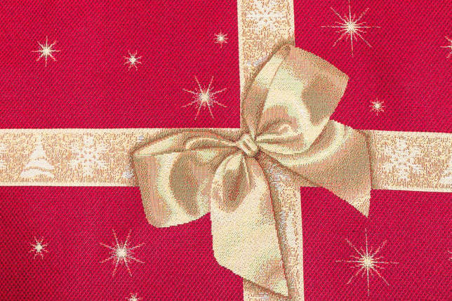 Скатертина новорічна гобеленова "Подарункова" червона 137 х 180 см скатертина новорічна червона, фото 2