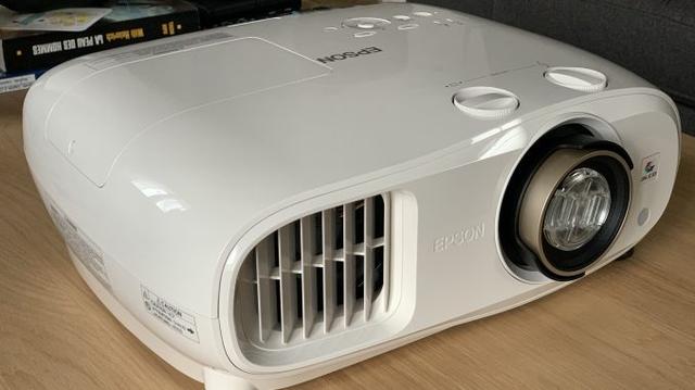 Epson EH-TW7100 4K PRO-UHD проектор для домашнього кінотеатру