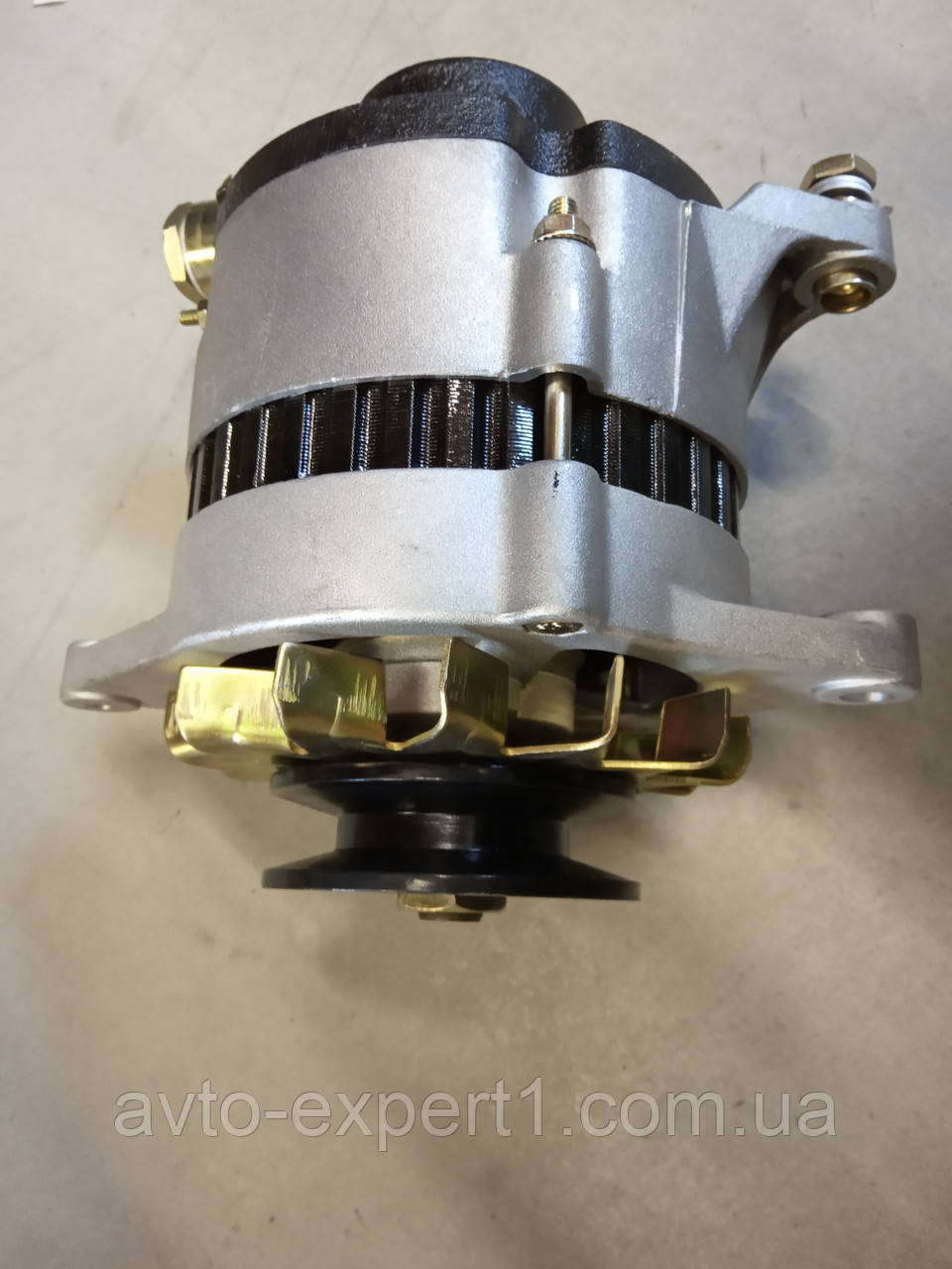 Генератор FAW 1031 (клема, 12 V, 750 W)