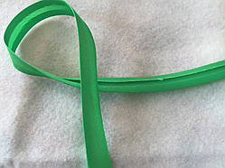 Коса бейка атласна зелена, ширина 1,5 см