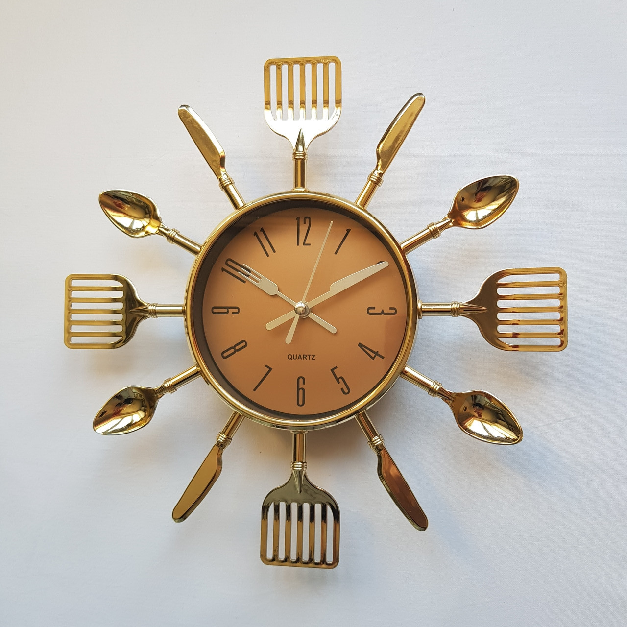 Настінний годинник (25 см) кухонні "Ложки-веделки-ножі" столові прилади золотистий Time
