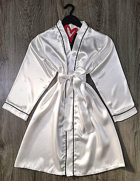 Білий атласний халат із кантом. Жіночий одяг для дому та відпочинку.