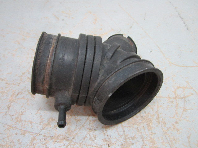 Патрубок фільтра кутовий 28139-39000.2 KIA Sorento1 3.5