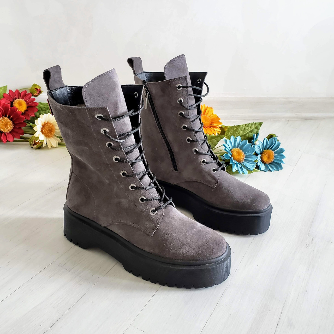 Жіночі демісезонні сірі замшеві черевики на шнурівці WooDstock, фото 1