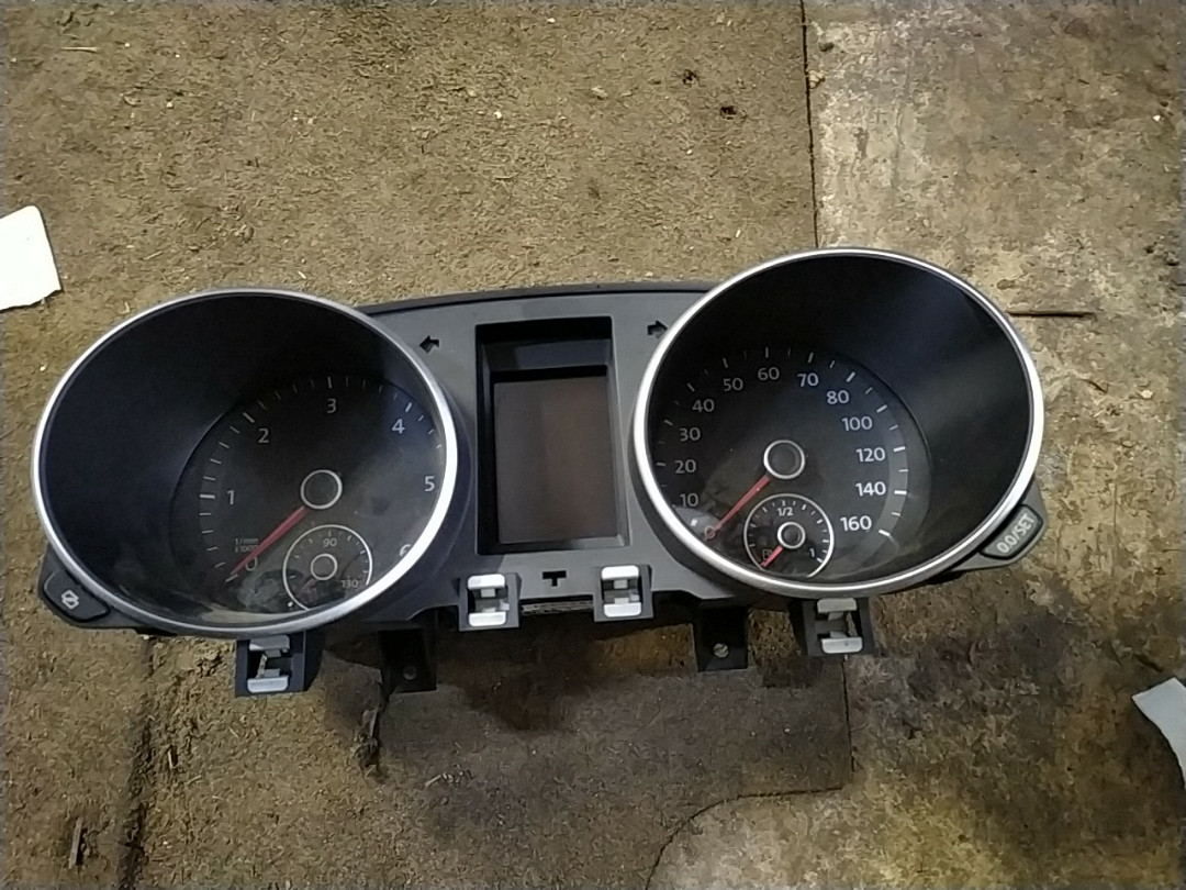 Приборна панель volkswagen golf 6