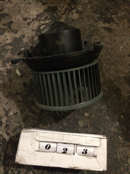 No23 Б/у вентилятор салона для Volkswagen Passat B5 2000-2005, фото 1