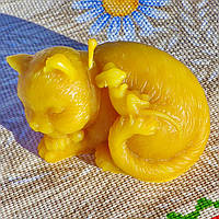 Воскова свічка "Киця з мишкою" з натурального бджолиного воску