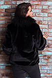 Стильний чорний штучний жіночий кожушок великих розмірів 48-56 і комір з Лами. Арт-1303/37, фото 3