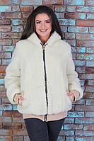 Стильний молочний жіночий кожушок із капюшоном великих розмірів 48-56 зі штучного хутра. Арт-1305/37