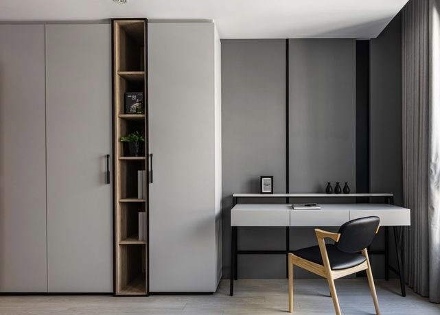 Шафа сіра з столиком туалетним із металу