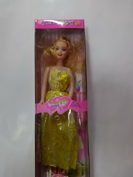 Лялька барбі в жовтій сукні