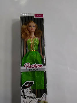 Лялька барбі в зеленому сукні