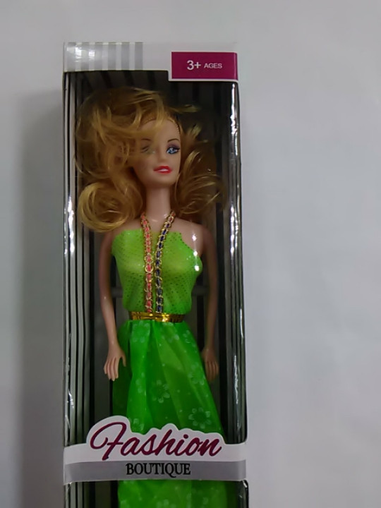 Лялька в зеленому сукні