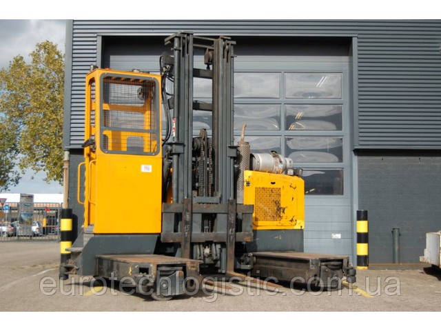 Вилочный погрузчик Combilift C3000GT.