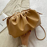 Сумка-пауч жіноча в стилі bottega veneta. Сумка клатч хмара світло-коричневий, фото 4