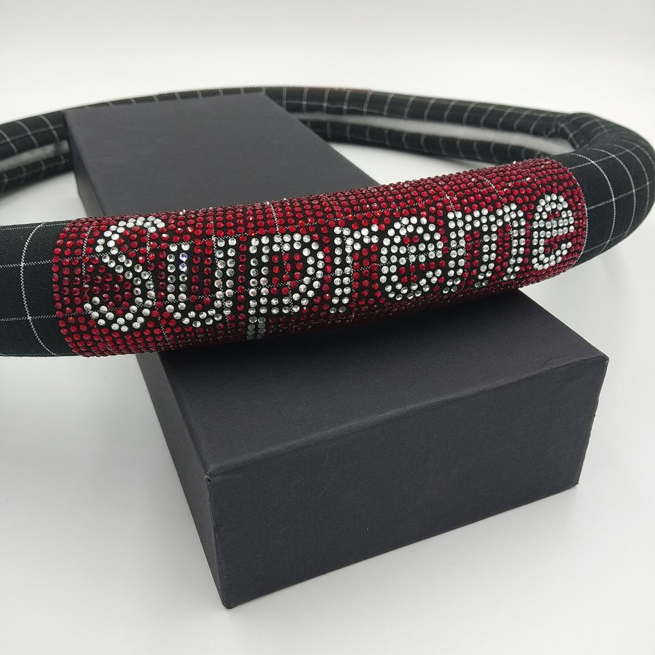 Гламурний чохол на кермо зі стразами Supreme чорна карта