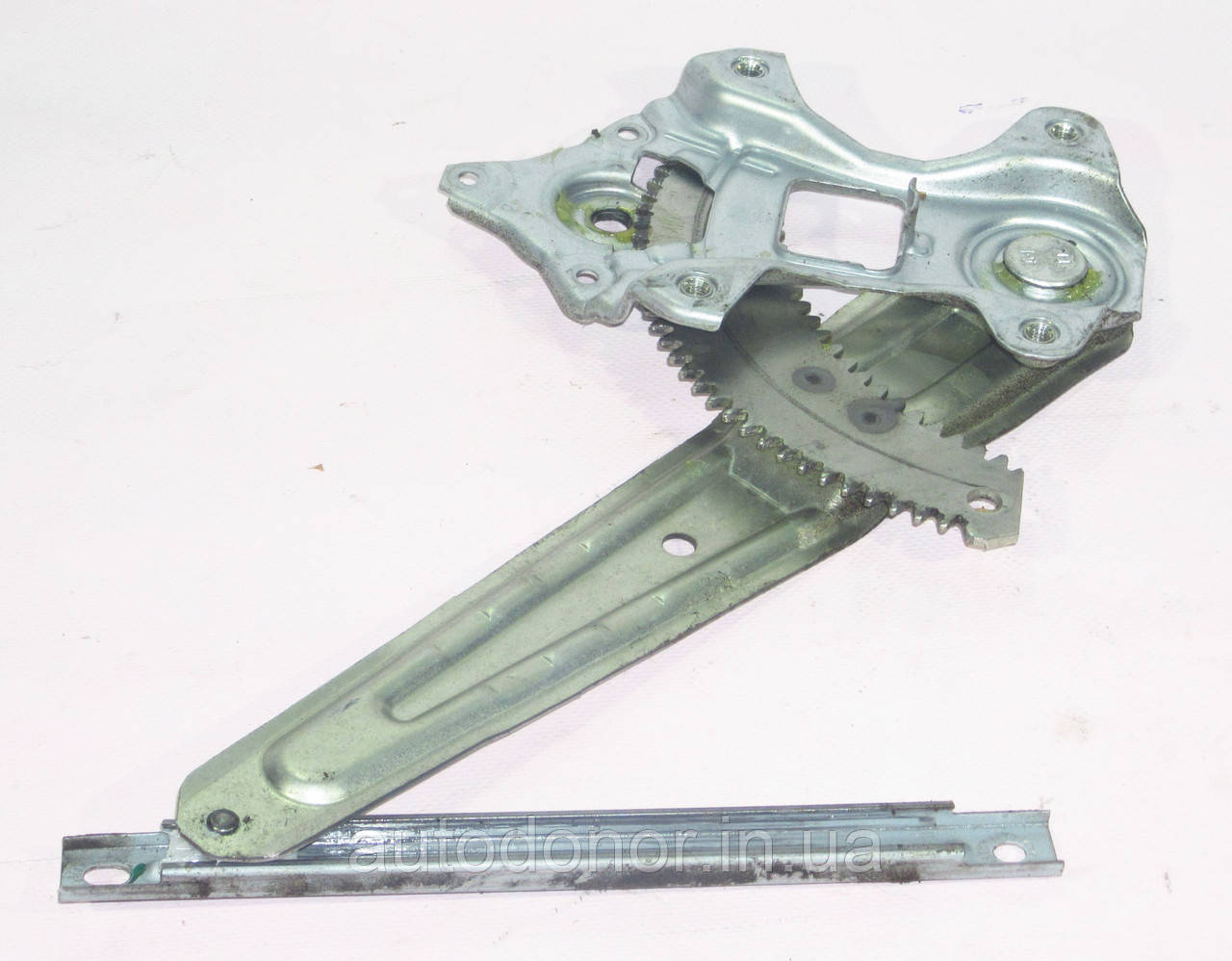 Склопідйомник вікна задньої правої двері Nissan Leaf ZE0 (10-12) 82720-1U600