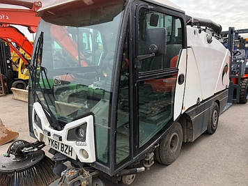 Комунальний вакуумний пилосос Johnston SWEEPER 142 101T.