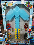 Дитяча іграшка Алмазна Кирка Майнкрафт зі звуком і світлом/Кірка Minecraft і 4 фігурки супергероя