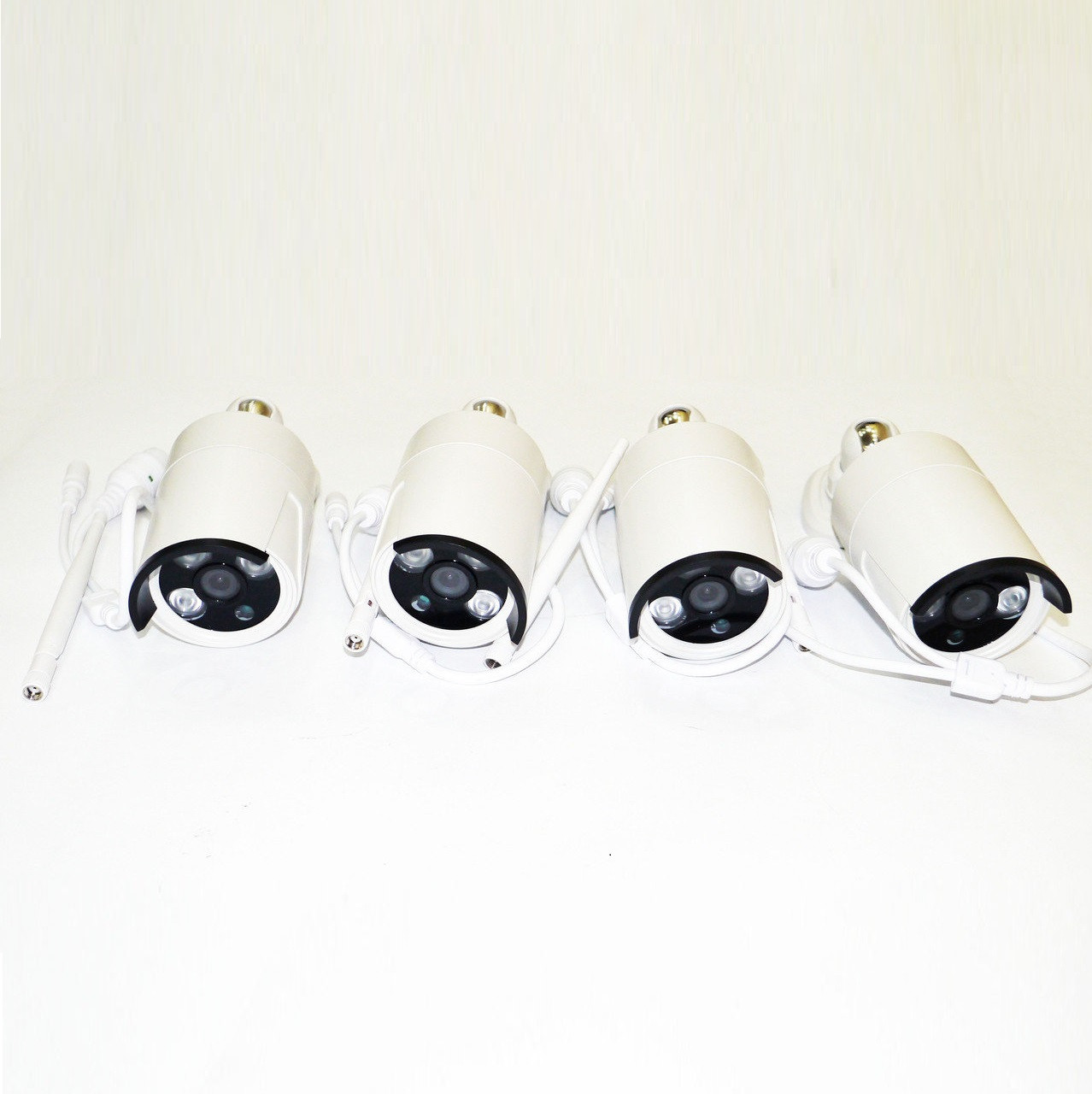 Комплект відеоспостереження DVR V-18 KIT HD720 Wi-Fi 4камеры White (4_669573831)