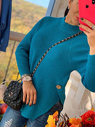 Жіночий оригінальний светр декорований ґудзиками