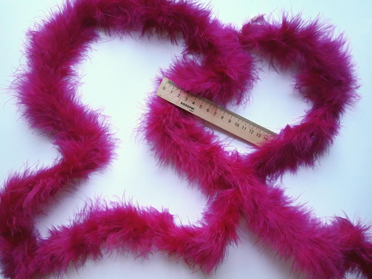 Пух на тасьмі 1,8 м 20 грам. Яскравий Малиновий. Ціна за 1 метр.
