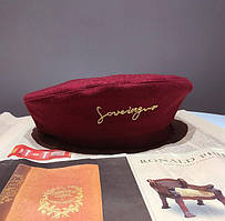 Жіночий бере з написом червоний