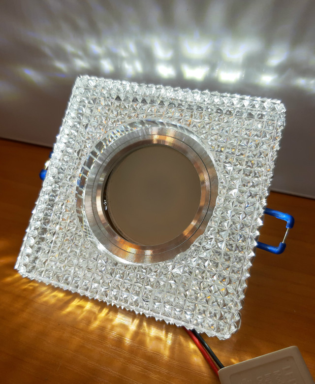 Світильник led квадратний точковий вбудовується з підсвічуванням для натяжних стель, код 7791 WH.