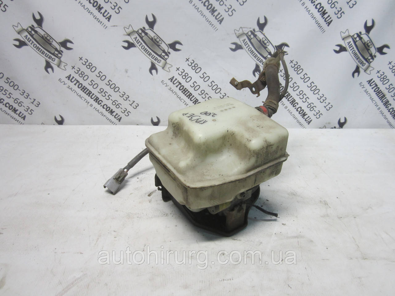 Бачок гідропідвіски Toyota land cruiser 200