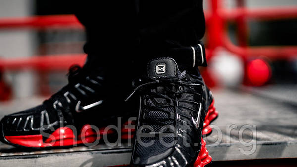 Nike shox tl black and red deals