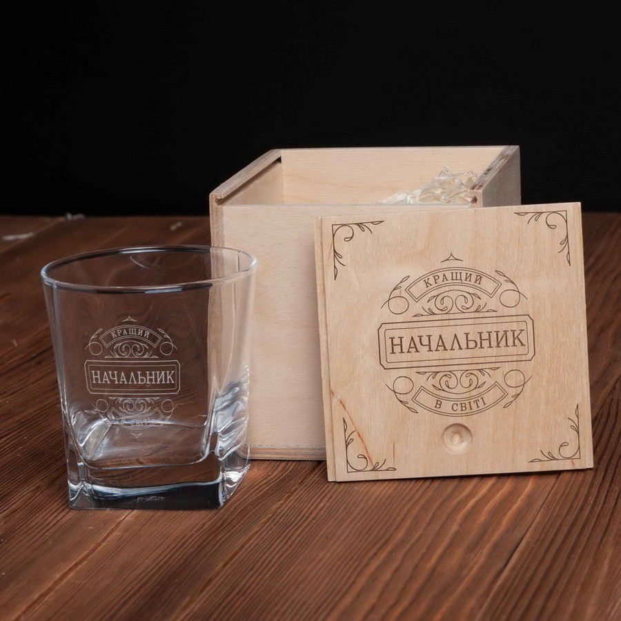 🥃 Стакан для віскі в дерев'яній коробці з написом "Кращий начальник у світі". Подарунок босові