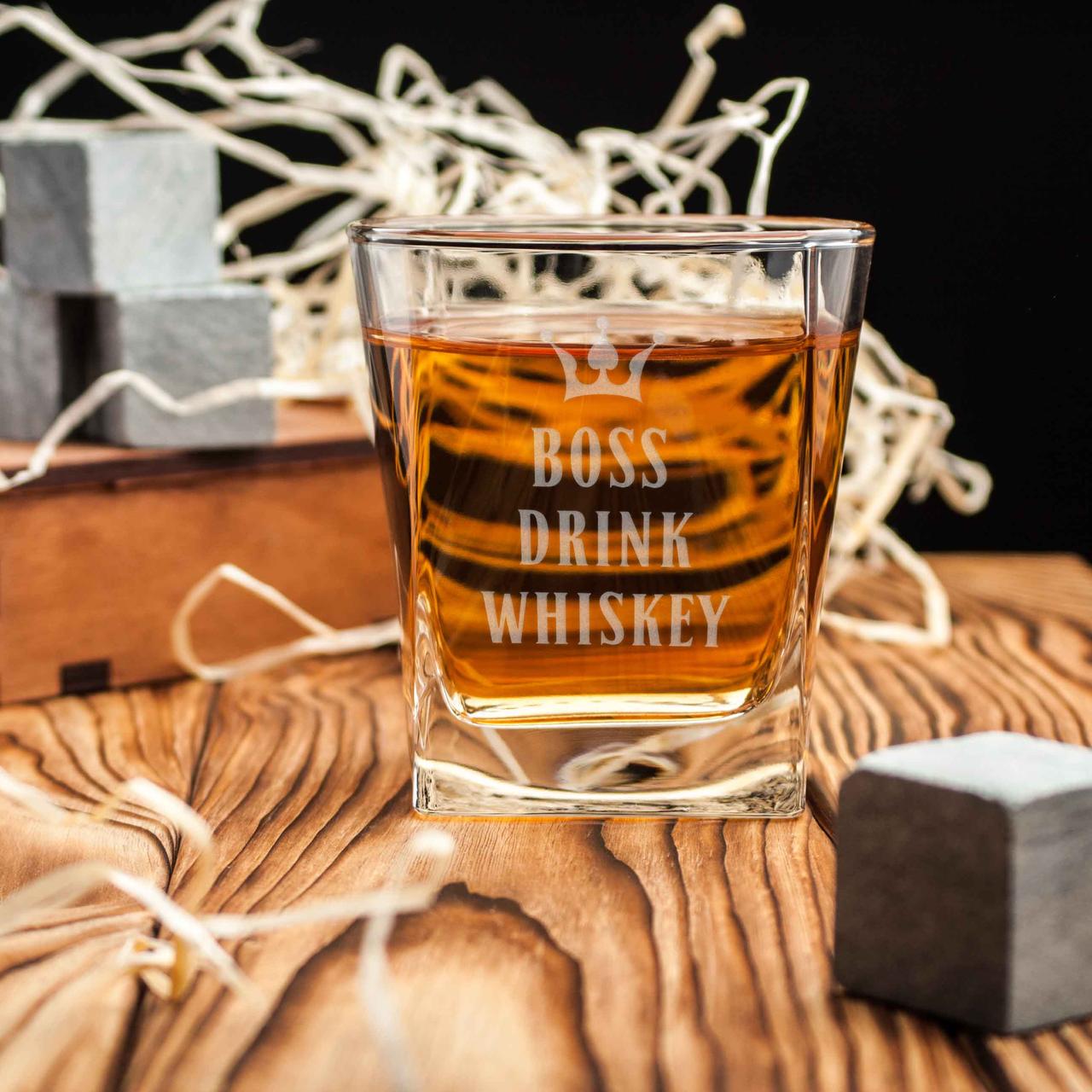 🥃 Стакан для віскі з принтом "Drink whiskey" квадратний. Подарунковий стакан для віскі