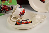 Набор детской керамической посуды для мальчика с чашкой и тарелкой с отделением под соус.