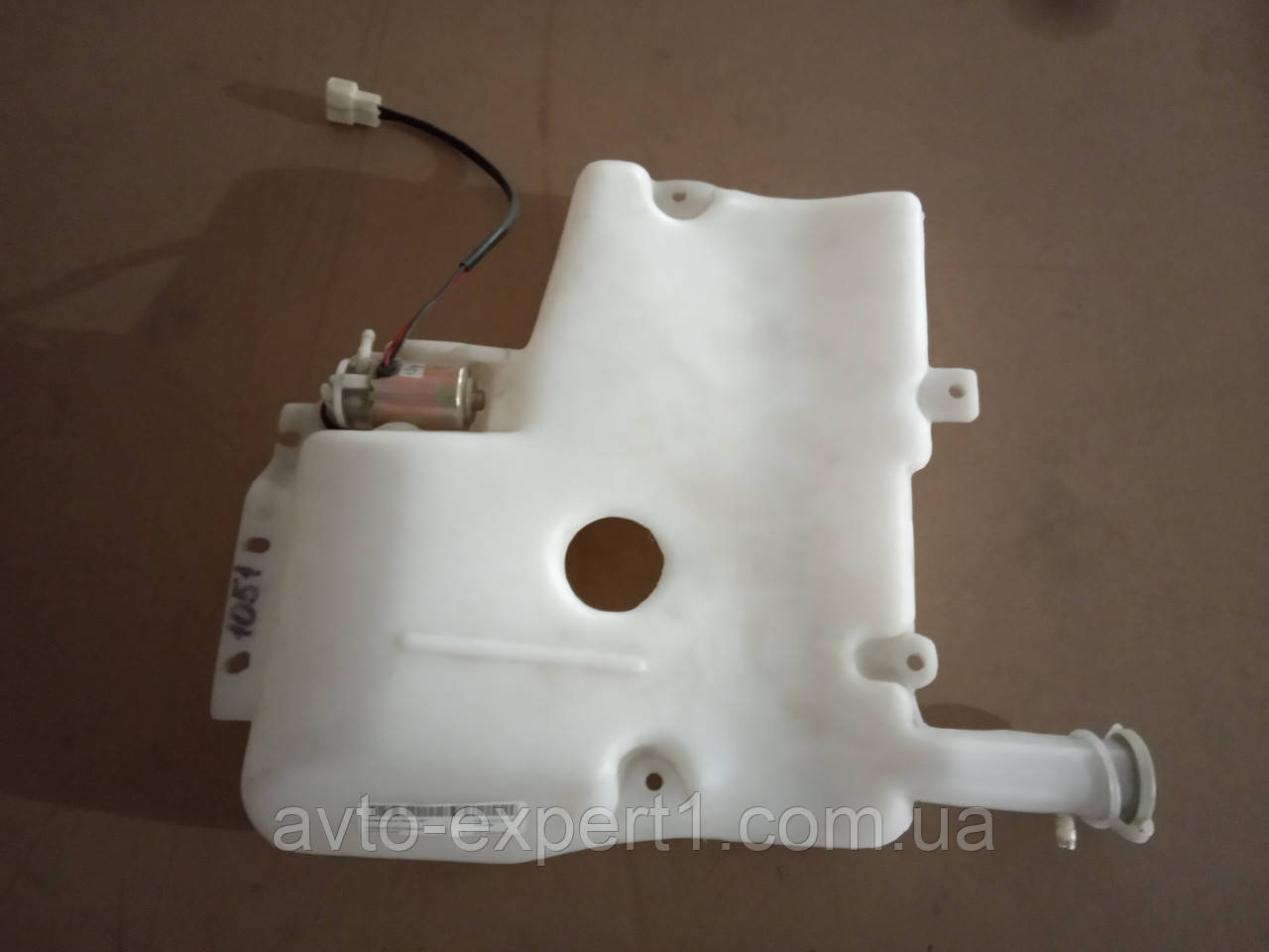 Бачок омивача з монатором FAW 1041 12V