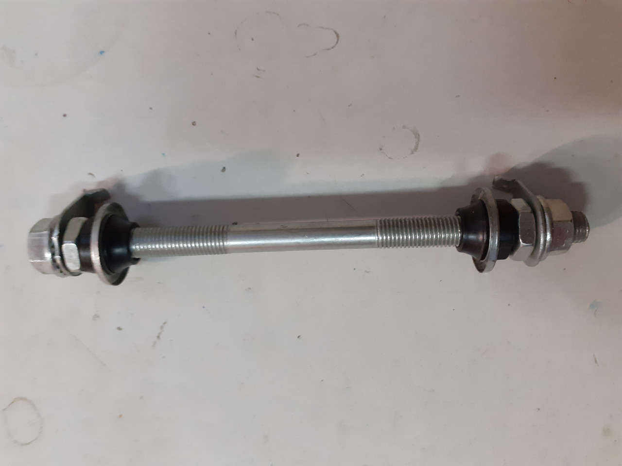 Вісь велосипедна передня дорожня