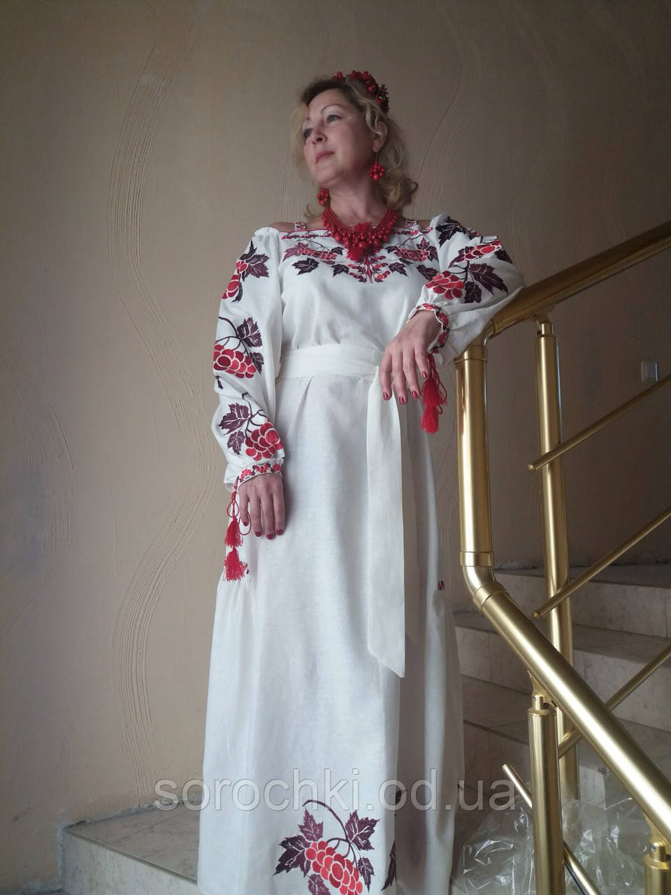 Плаття жіноче, біле, з вишивкою в етнічному стилі, вишивка "Каліна", льон.