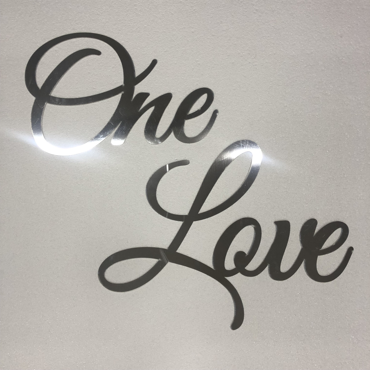 Напис One Love Manific Decor із дзеркального пластику на стіну для весілля Срібний 100*43 см