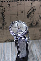 Модные женские часы круглые на металлическом серебристом браслете