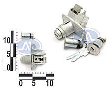 Замок багажника ЗАЗ 1102 з личинками замка дверей
