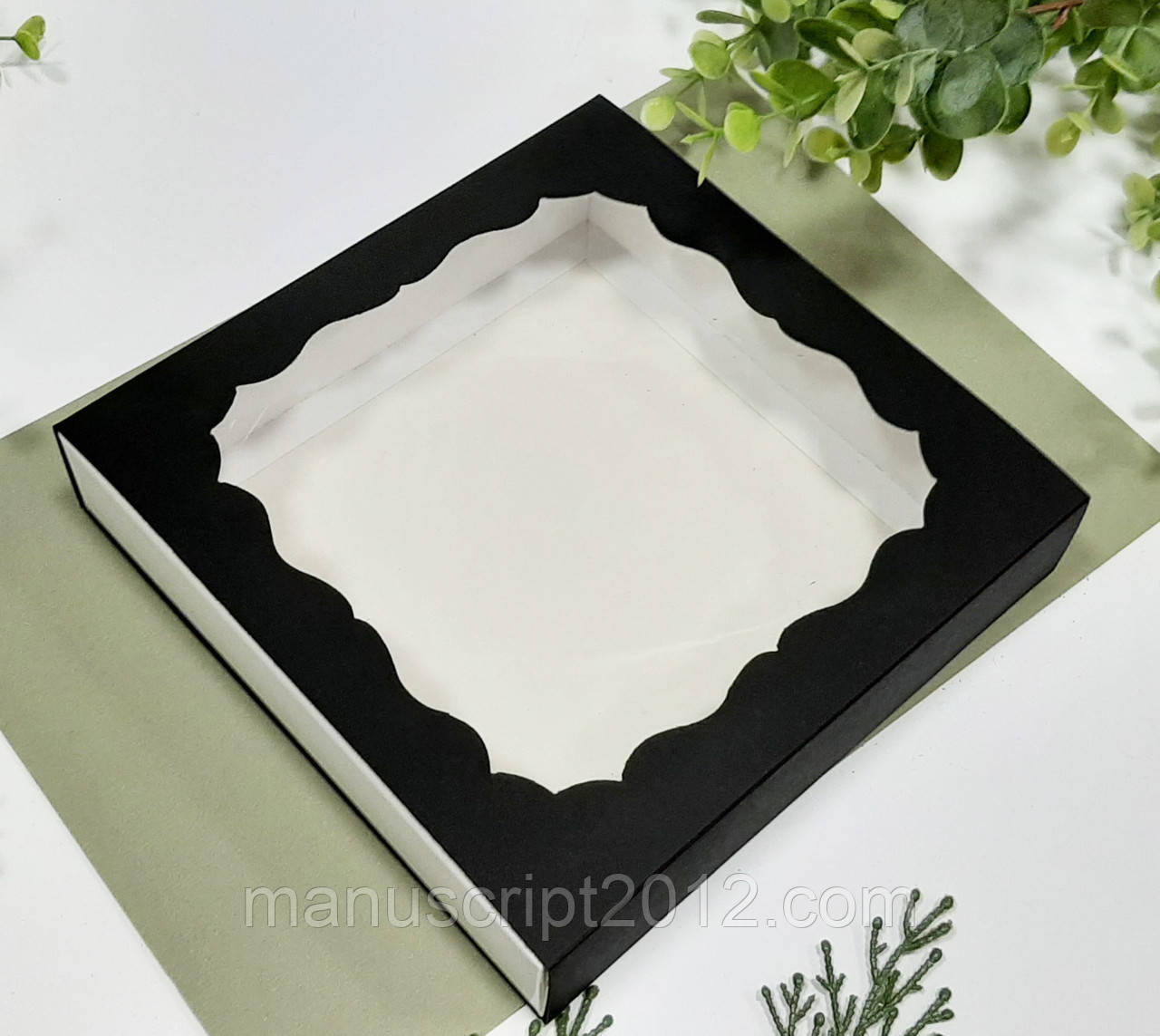 Коробка для подарунків чорна 160х160х35 мм