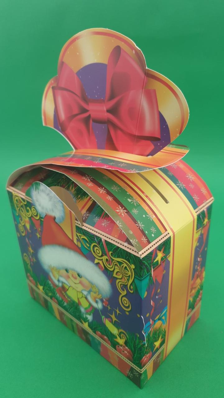Новорічна картонна коробка для цукерок, "Бант Гномик", на 500 грам (25 шт)