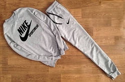 Чоловічий сірий спортивний костюм Nike Sportswear