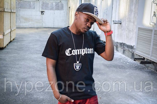 Чоловіча чорна Футболка Compton