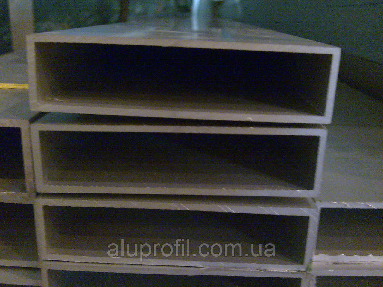 Алюмінієвий профіль - труба алюмінієва прямокутна 160х30х2,5 Б/П