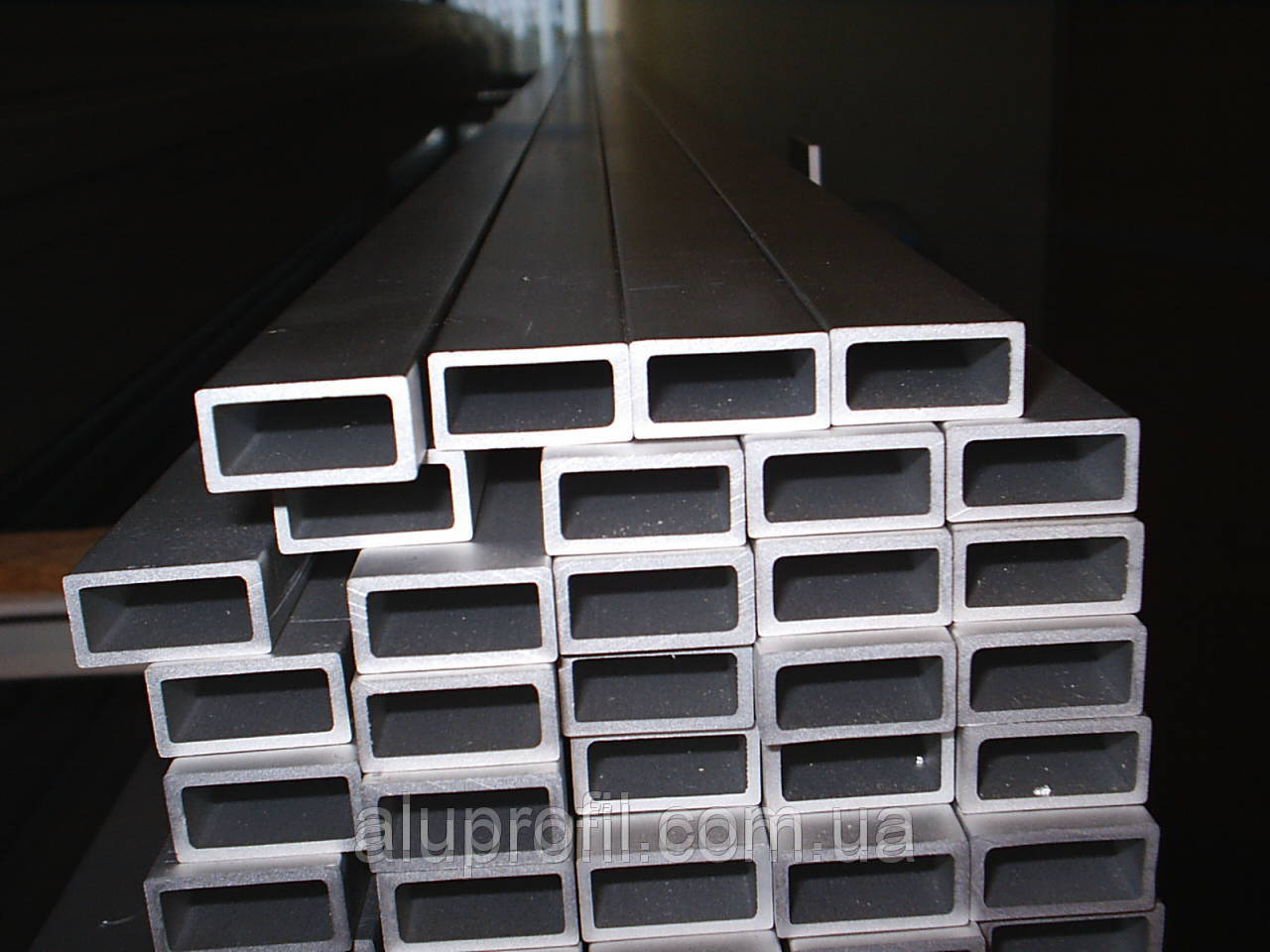 Алюмінієвий профіль - труба алюмінієва прямокутна 20х10х1 Б/П
