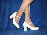 Жіночі білі весільні туфлі на середньому підборі для нареченої з ремінцем 36, фото 6