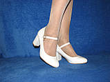 Жіночі білі весільні туфлі на середньому підборі для нареченої з ремінцем 36, фото 3
