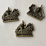 Метал. підвіска "Дід Мороз у санках" бронза 
 (2,3х2 см) 5 шт. в уп., фото 3