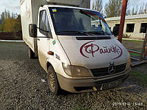 Производство и замена лобового стекла триплекс на грузовике Mercedes Sprinter низкий в Никополе (Украина). 1